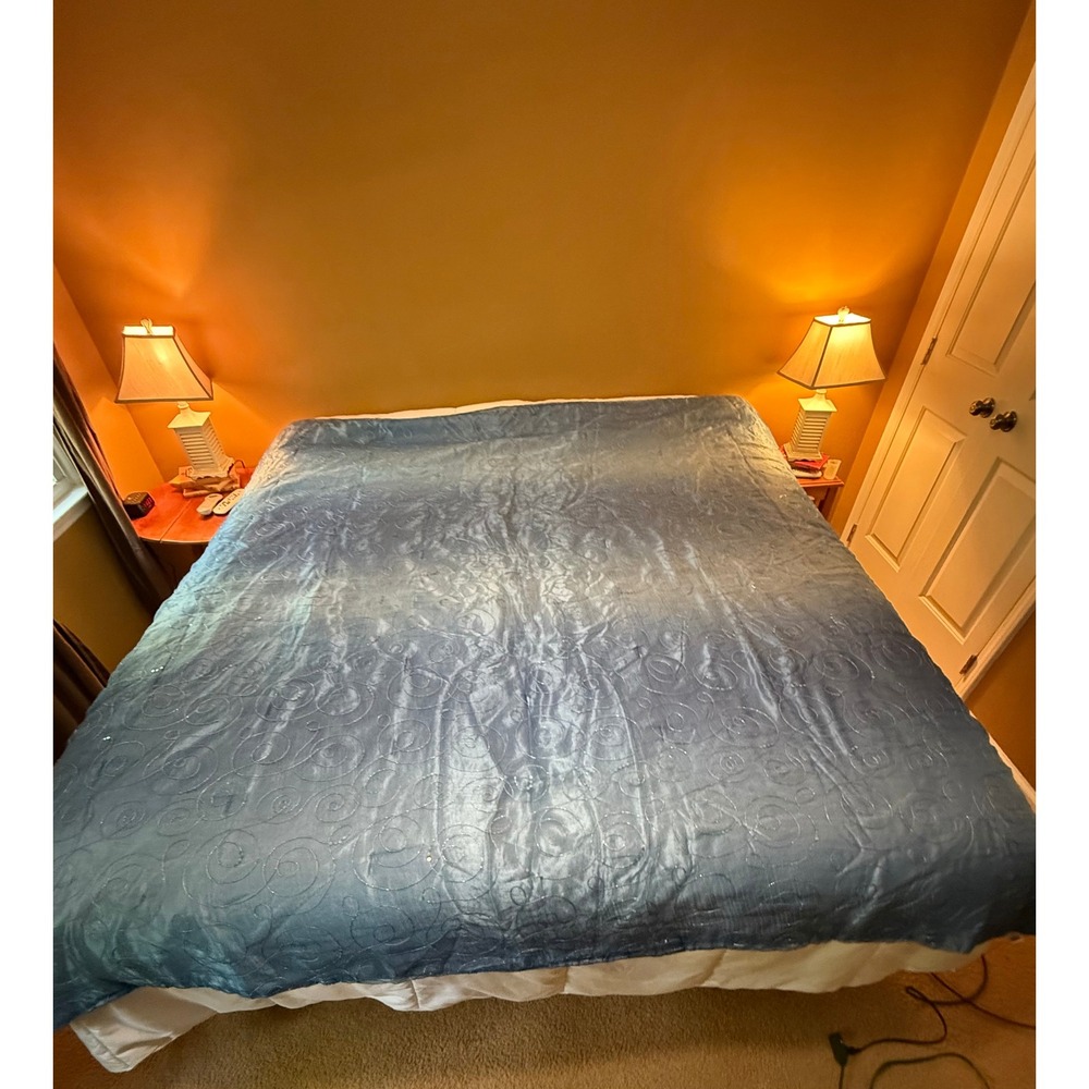 Seventeen Full Size Blue Satin Bedding Set – Quilt/Bedspread & Bed Skirt